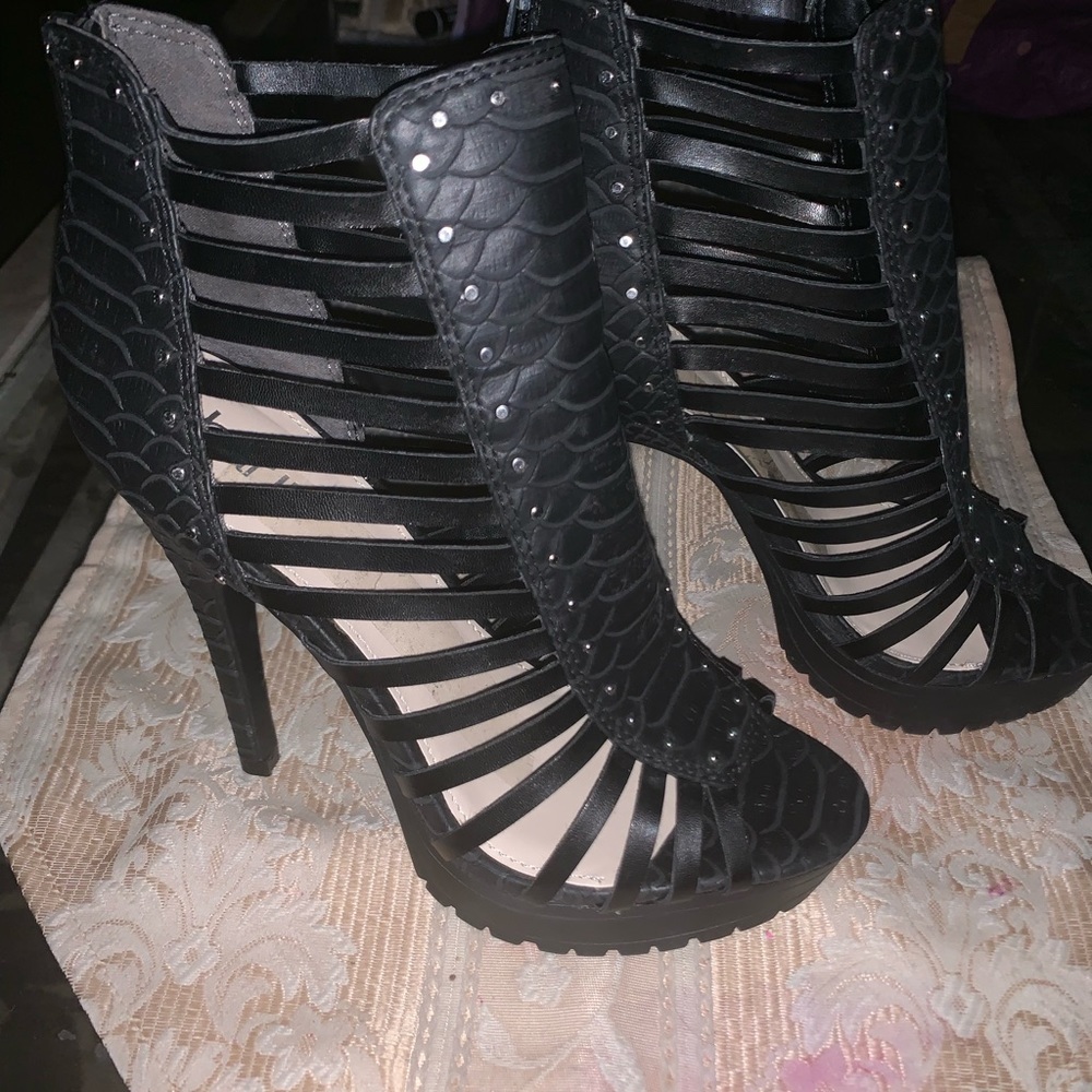 Shoes - Picture 2 of 6